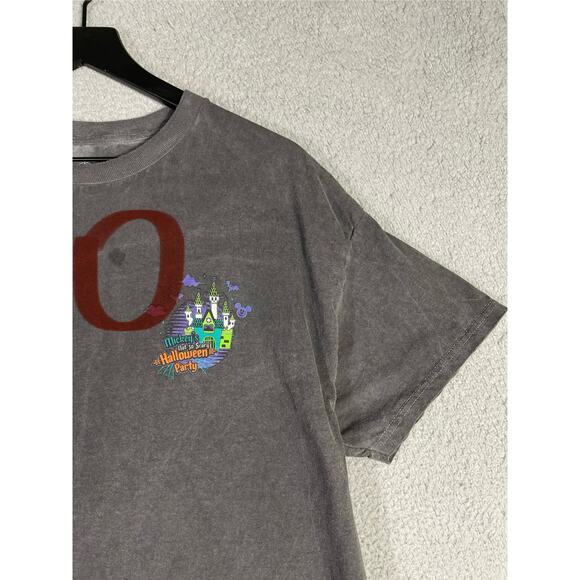 Disney Magic Kingdom Halloween Party 2023 Vampire Mickey T-Shirt Unisex XL Gray‎ - Picture 4 of 8